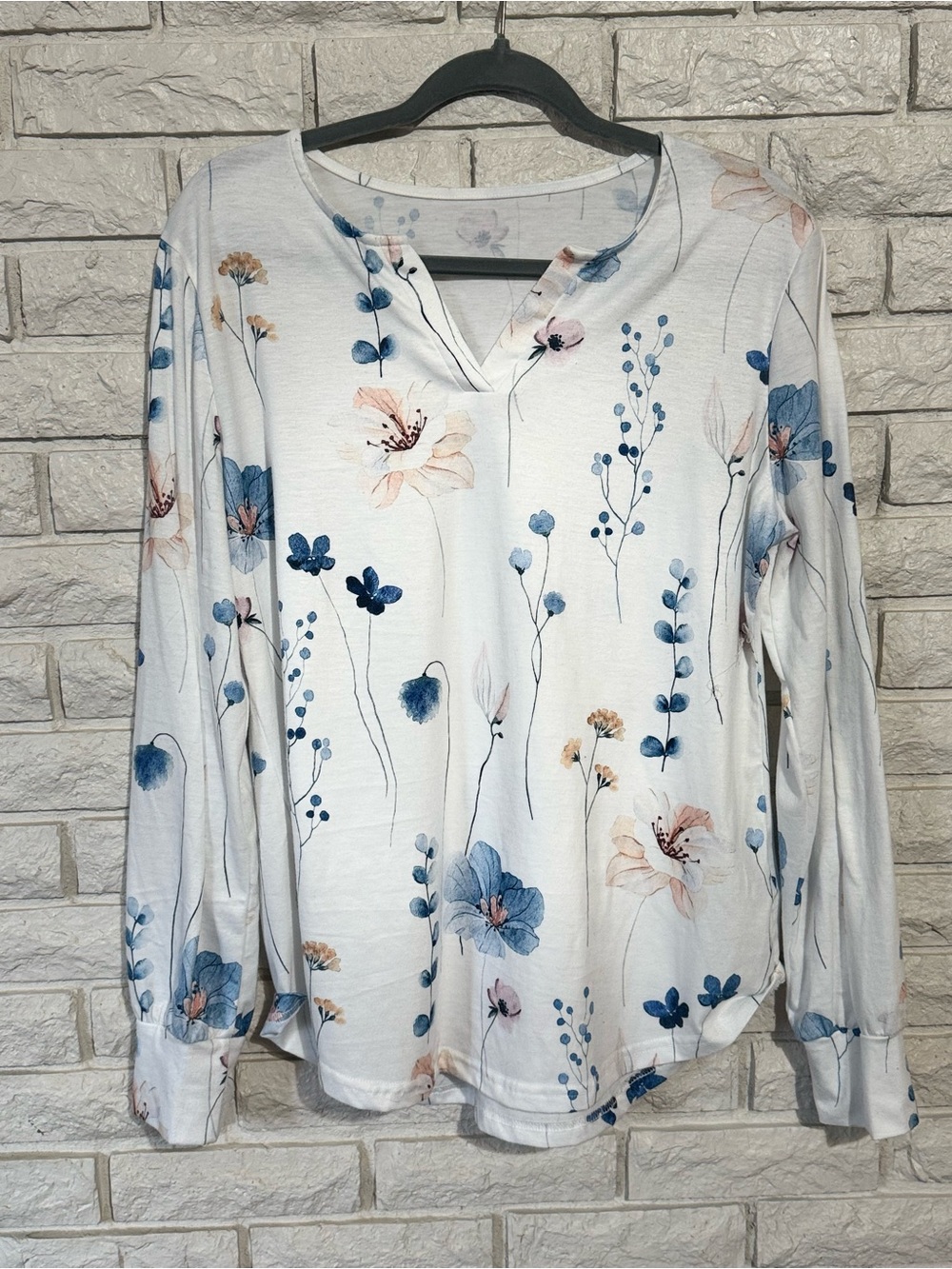 Floral Long Sleeve V-Neck Blouse - Soft & Stretchy - Size Large